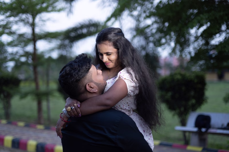 Relaxed post-wedding portrait of a couple by Nayak Studio